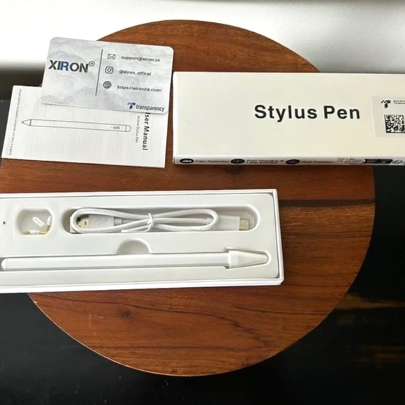 ESR Rebound Series iPad Air 13" (M2, 2024) Magnetic Keyboard Case + Stylus Pen - Picture 8 of 8